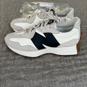 New Balance 327 Sneaker size 6.5